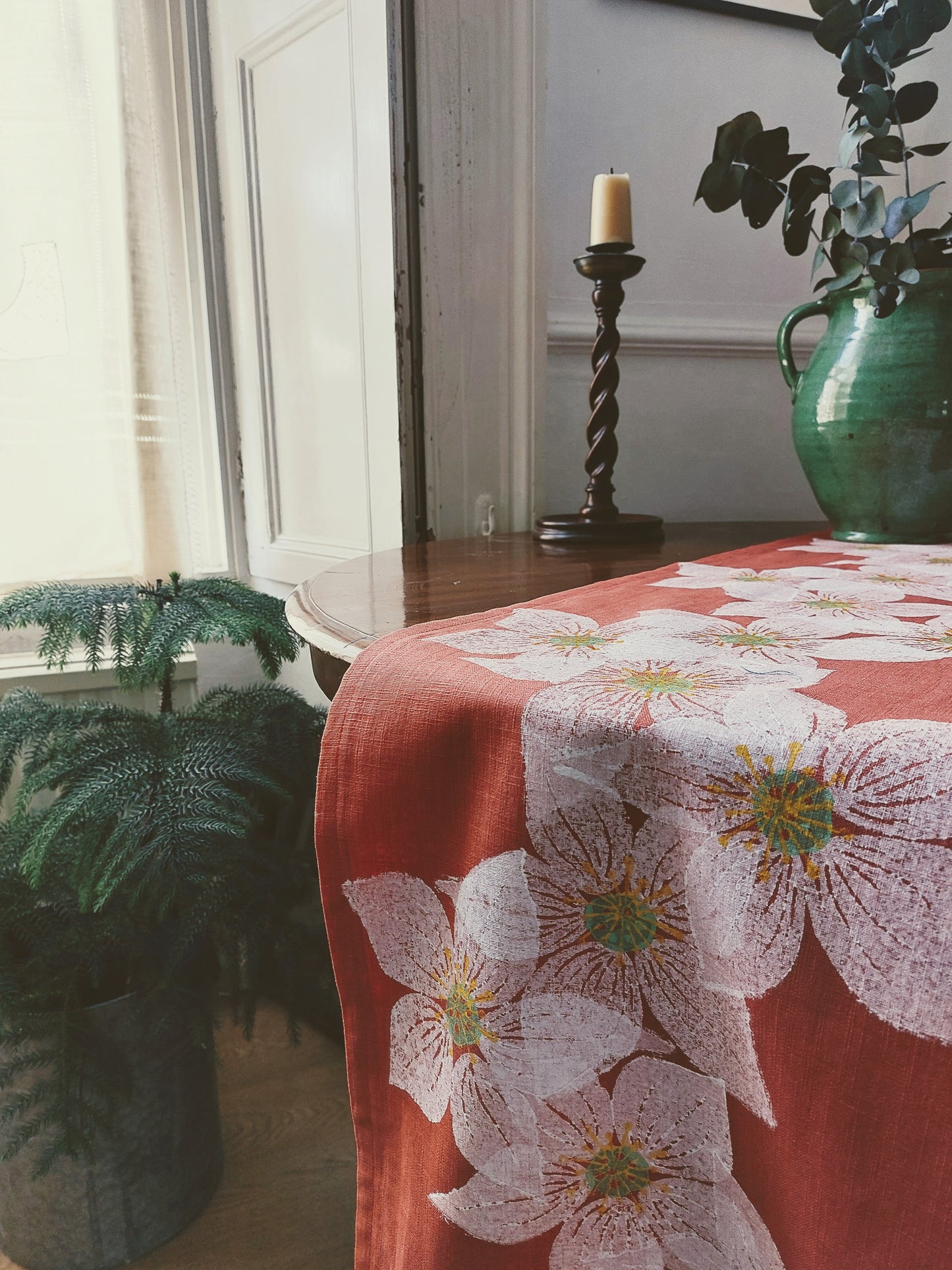 table runner hellebore on marmalade