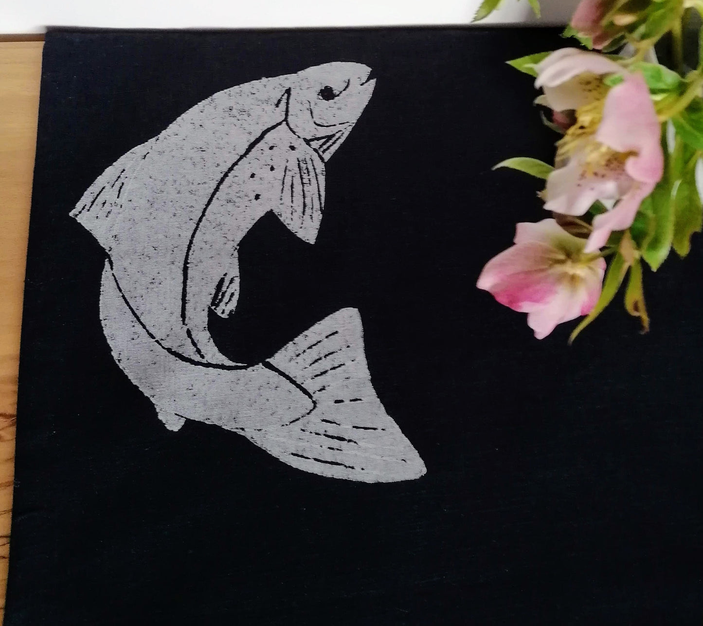 table runner salmon on navy