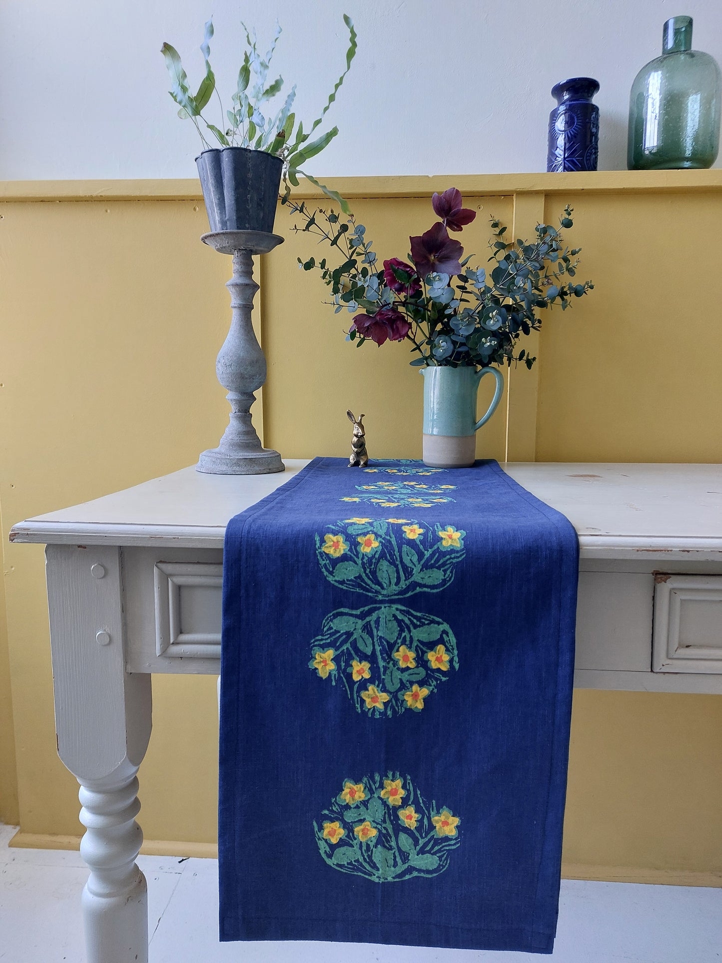 spring flowers table runner