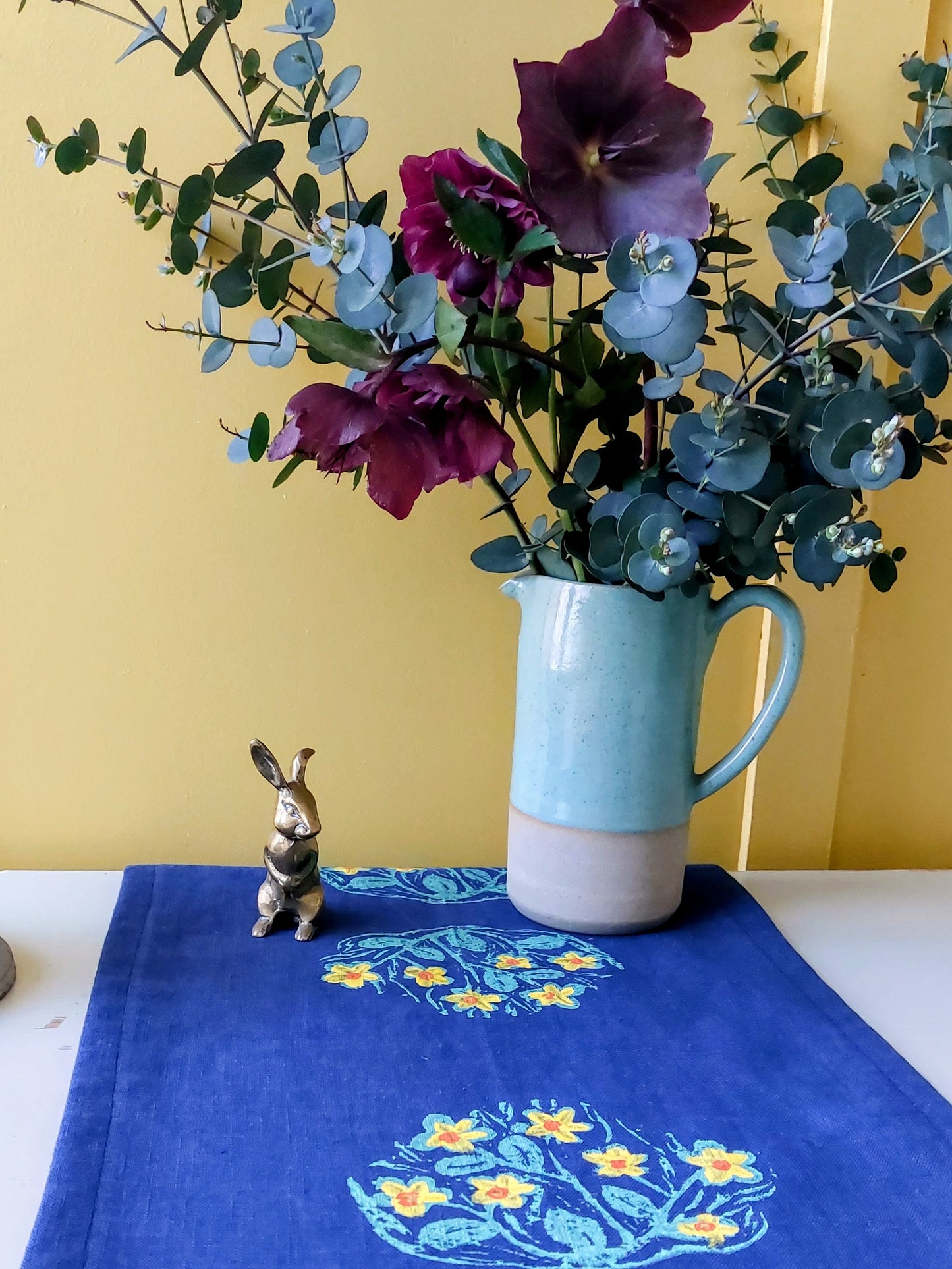 spring flowers table runner