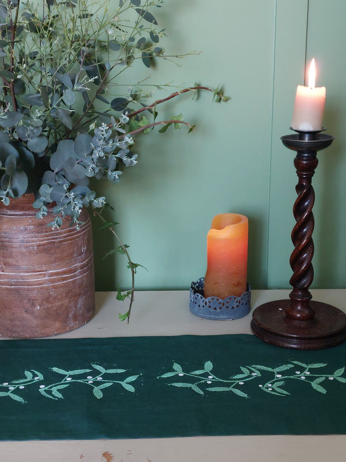 mistletoe table runner green
