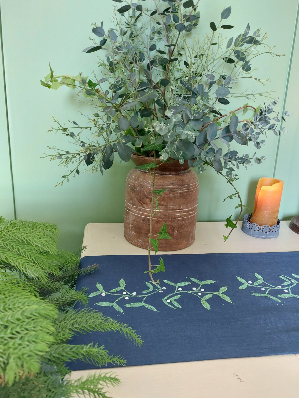 mistletoe table runner navy