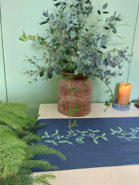 mistletoe table runner navy