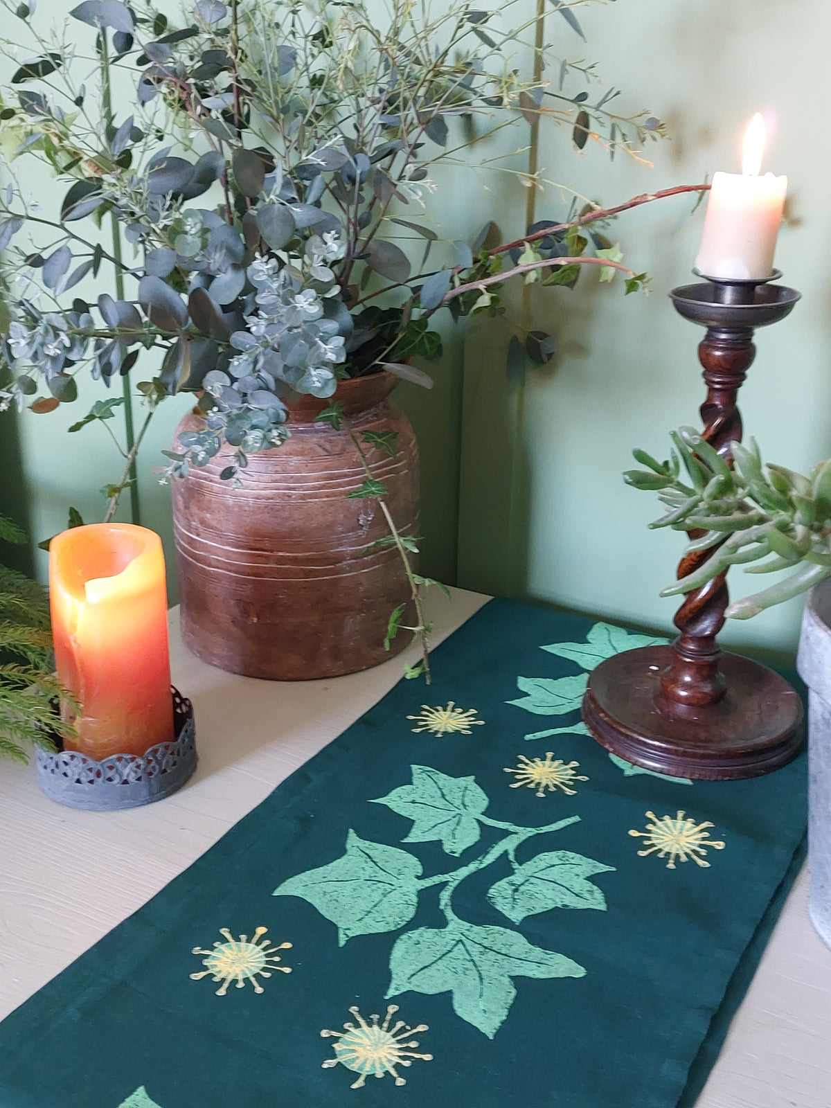 ivy table runner green