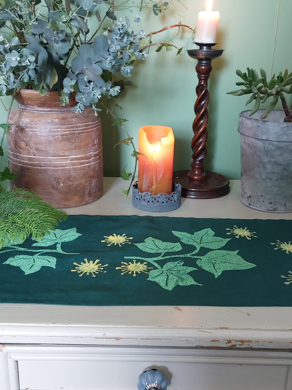 ivy table runner green