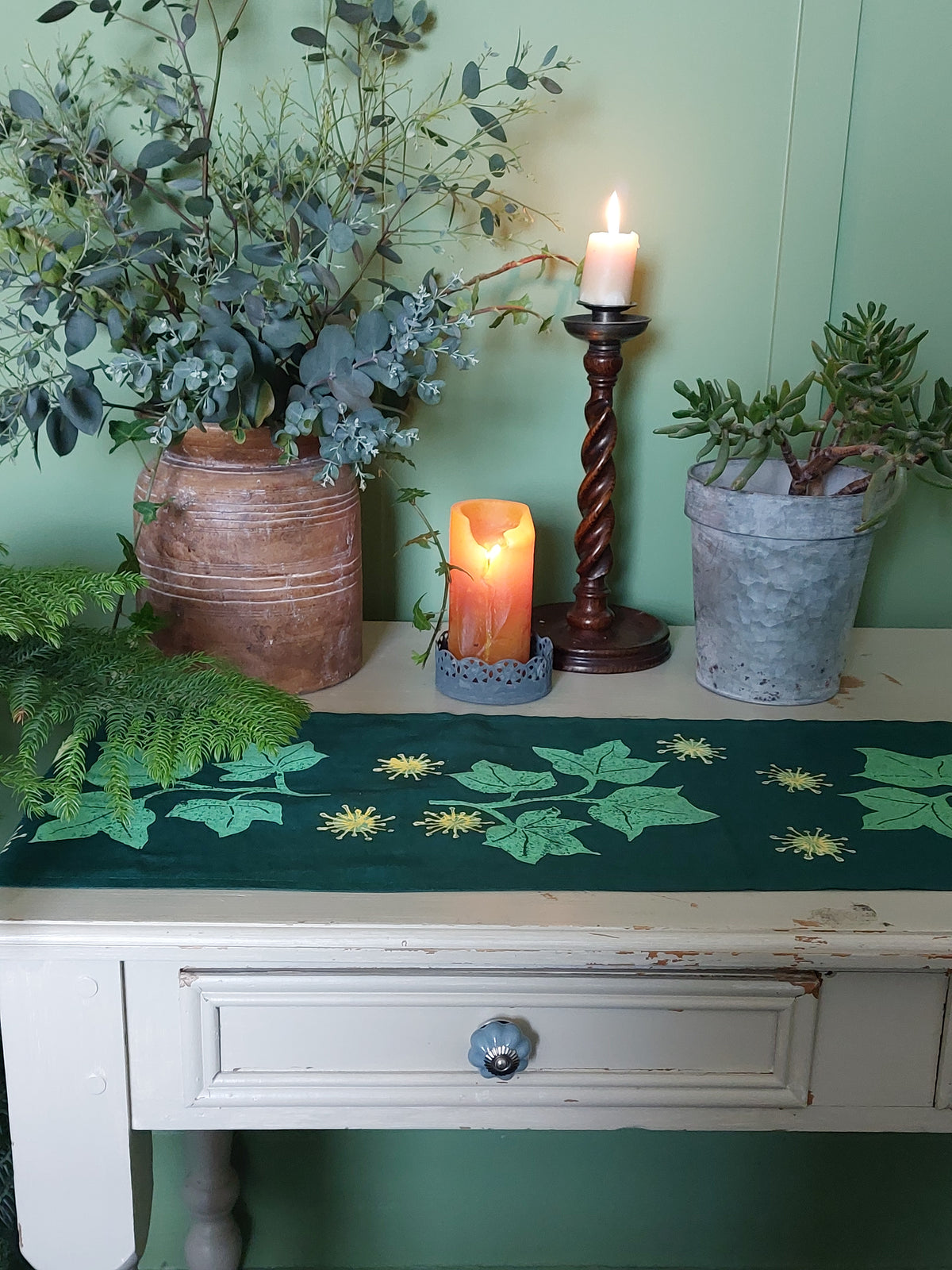 ivy table runner green